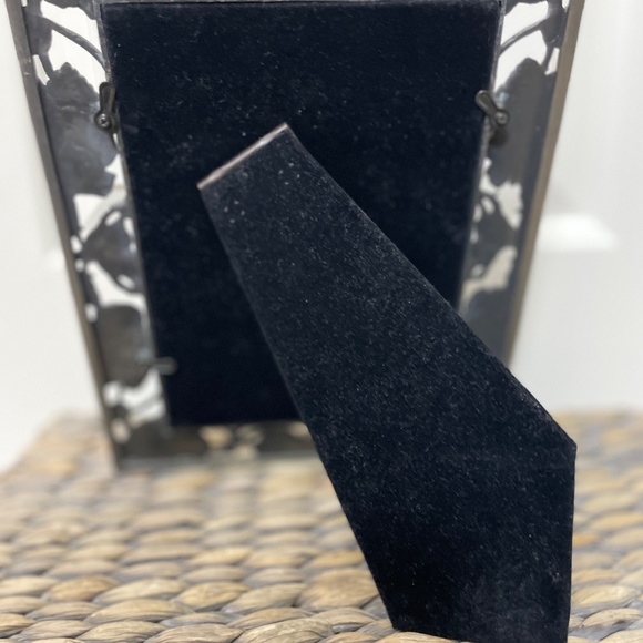 Vintage Pewter Picture Frame 5x7 Ornate & Heavy Silver Leaf & Flowers 1980 1990 - Picture 6 of 12